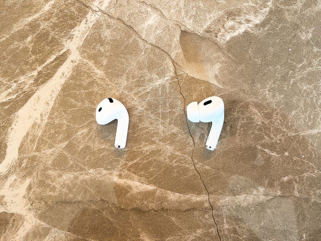 ノイズキャンセリングの圧迫感の原因を比べる為に買った、イヤーチップありなしの２種類のイヤホン