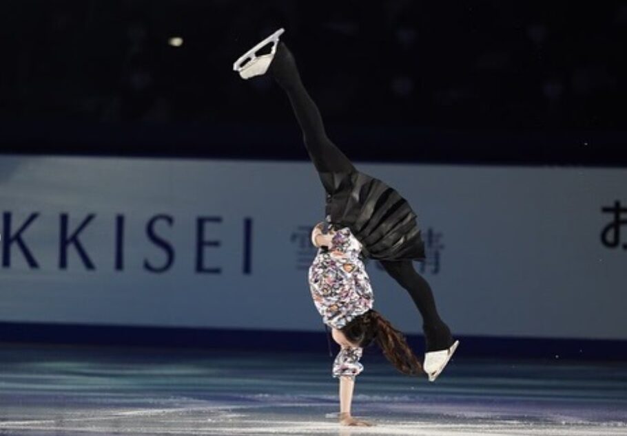 「紀平梨花 終わった」という疑問に答えるセクションの画像。ファンからの質問に答えるかのように、優しい表情で微笑む紀平梨花選手。